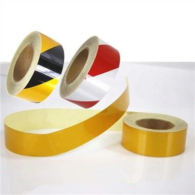 Bande réfléchissante rayée